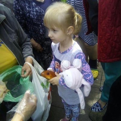 Незалежний від будь-яких політичних та релігійних сил, гурт свідомих громадян, які згуртувалися для допомоги та підтримки безхатченків, дідусів, бабусь, дітей.