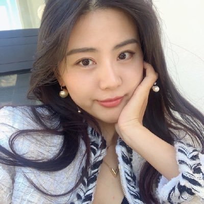 shirley90824's profile picture. Children without umbrellas must run hard.