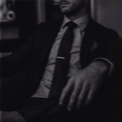 Manorchromatic's profile picture. — ❝ 𝐃𝐎𝐍'𝐓 𝐂𝐎𝐍𝐃𝐄𝐌𝐍 𝐖𝐇𝐀𝐓 𝐘𝐎𝐔 𝐃𝐎𝐍'𝐓 𝐂𝐎𝐌𝐏𝐑𝐄𝐇𝐄𝐍𝐃. ❞