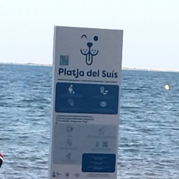 Manifest en contra de la ubicació de la platja per a gossos entre
la Platja de les Delícies i la del Suís de la Ràpita