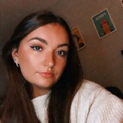 English teacher @stambrosehigh 🐝 She/her 🌼