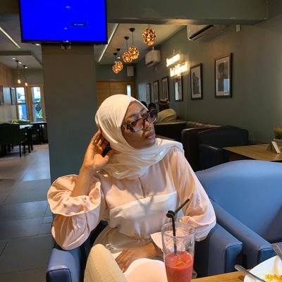 //budding lawyer//tech enthusiast//
striving muslimah//foodie😋//chelsea babe💙