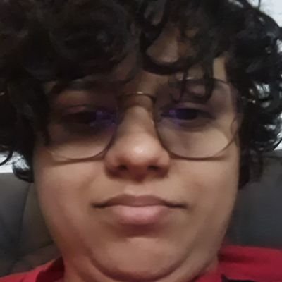 Front end developer, dentista, apaixonada por tubarões e não sei mais o que.