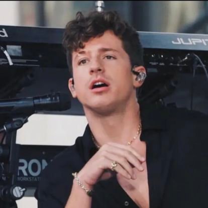 Because you can’t find a Prince doesn’t mean you‘re not a Princess 🇻🇳❤️❤️stan @charlieputh @shawnmendes! A fan from Vietnam ! ❤️❤️❤️
