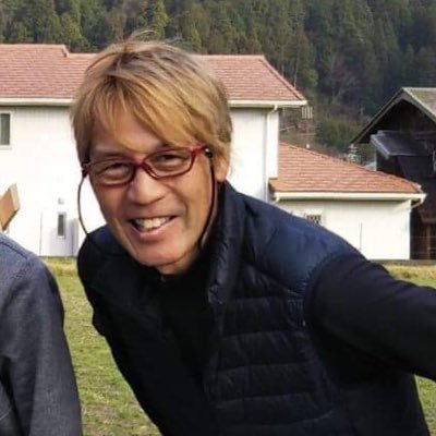 悩める還暦オーバー。金髪野郎のブラッキーです。自転車教室ウィーラースクールやデザインの先生です。無農薬有機栽培の農家で、犬1匹と鶏4羽飼ってます。築100年の古民家をリノベして住んで、地域と子どもたちの未来を考えてます。まあ、そんな人生です。 美山ロード最後の実行委員長!