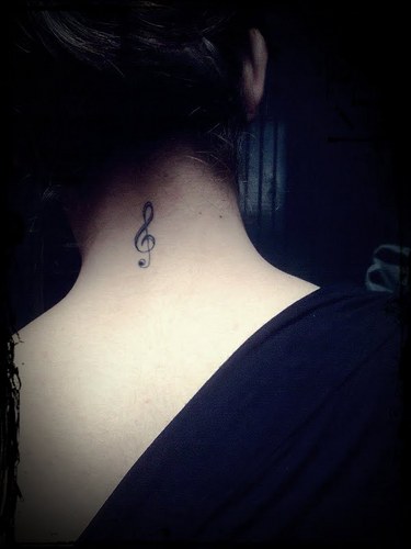 Não sou ninguém importante, apenas uma garota comum, com pensamentos comuns. Eu levo uma vida comum. Nenhum monumento dedicado a mim. Meu nome logo será esquec