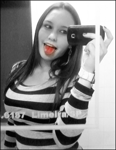Insegura, tímida, ansiosa, chata, irônica, desajeitada, distraída, indecisa. Sou cheia de defeitos. Mas o que posso fazer? Eu nasci assim.