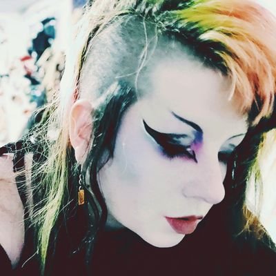 They/them. Disabled. Goth. Artist. 1st gen Irish American. ML. Member of Kollectiv.
Read Frantz Fanon.