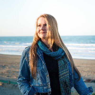 🇳🇿New Zealand author of award winning #OtagoWaters series 📚HEA, vitamin-D, & rooibos tea junkie. Equality advocate, teen wrangler, & chocolate thief. She/her