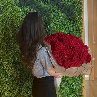 hivi_b's profile picture. 