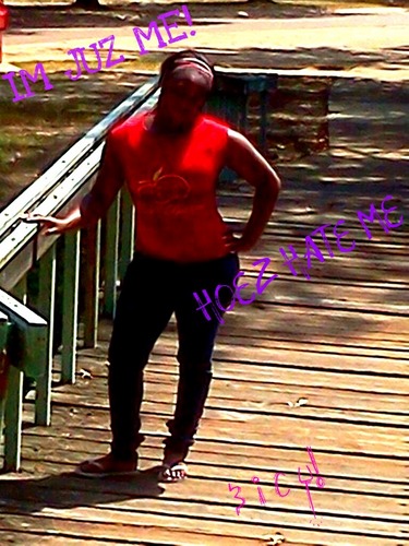 MZ_HOWTOLOVE's profile picture. 