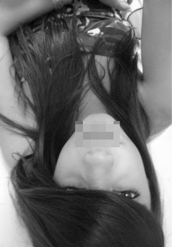 Boba, envergonhada, sorridente, ás vezes meio impaciente, . Nome? Eu.