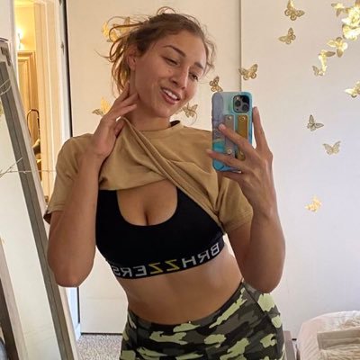 BellaChris001's profile picture. Loving my world 🌎