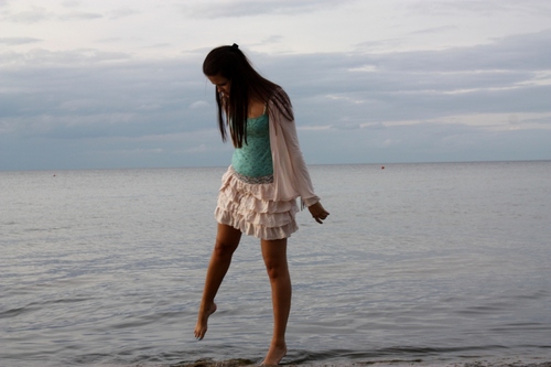 alisebilane's profile picture. ar sarkasmu un vīnu pa(r) dzīvi.