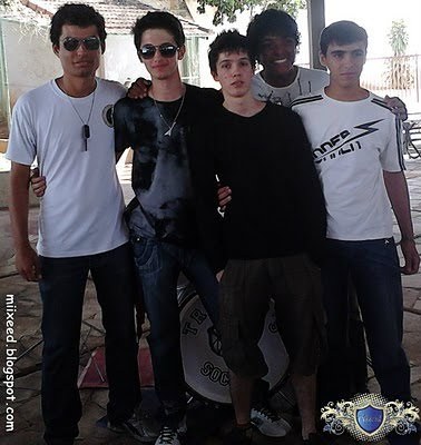 membros @whynuno @GabTRibeiro @GuiSiilveira @yan_kleber @primofilipe .Entrem na comunidade http://t.co/LrGbkCttqX