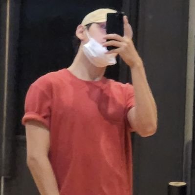 otro día otro día sin una actualización de taehyung me voi a mstar mi amor en donde estás aparece porfi testraño mucho no sé ke hacer sin ti 😿