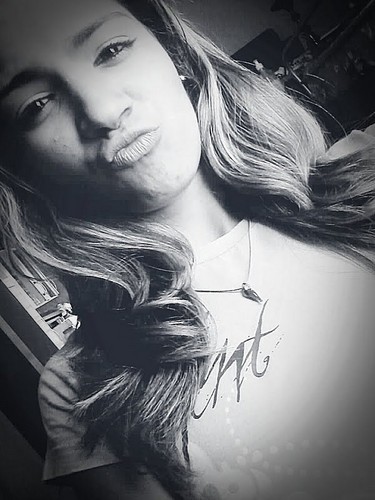 A inveja do fracassado
Fortalece a mente de um guerreiro
Simplicidade na pura humildade
Disposição nunca vai faltar ♪
Dany s2 Lon ♥