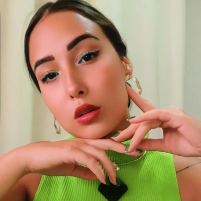 Designer de Moda
Especialista em Gestão de Negócios e Produtos de Moda
Estilista e fundadora do Lab. Estudio de Criação