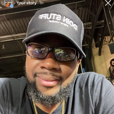 Father, Hooper🏀, podcaster 🎤 , Interviewer, Full Sail Graduate , Superhero, Content Creator. formally Contributor @PlaygrounderNBA #TheWorkGonShow