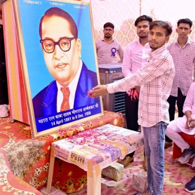 dalvir_neemla's profile picture. 👑🅿️🆁🅴🆂🅸🅳🅴🅽🆃👑
                                     Өf

ᗪᖇ.ᗷᖇ.ᗩᗰᗷEᗪKᗩᖇ YOᑌTᕼ ᑕᒪᑌᗷ ᑎEEᗰᒪᗩ
   🇪🇺अंबेडकरवादी🇪🇺