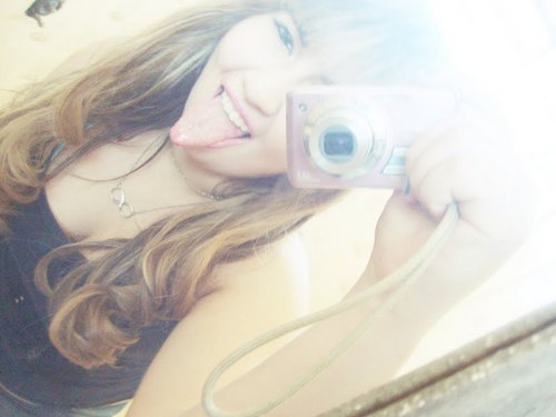 Tauane,15,AMO Harry Potter,Demi Lovato,Selena Gomez,Emily Osment,Percy Jackson,Tumblr e outros.Sorrisos me conquistam muito facíl ! Mais enfim seja bem vindo !