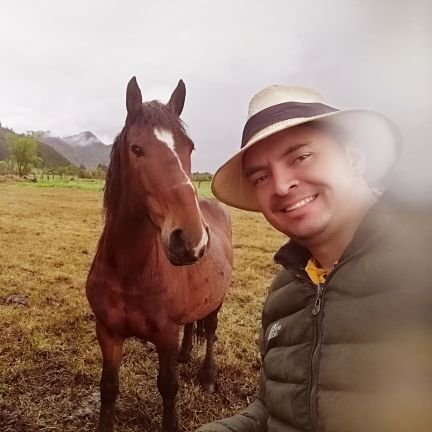 Ciudadano del mundo, amante de la paz, la literatura y las leyes. Creyente de los argumentos y las ideas, en proceso de formación para la vida.