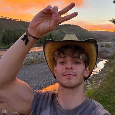 sweetnerare's profile picture. young and beautiful.