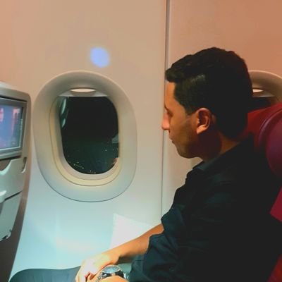 MuhammadAbouSe1's profile picture. اننا نشعر بالانتماء لؤلئك الغرباء الذين يظنون انهم يمرون عبرنا بشكل غير ملفت 
🇵🇸🐎🦅
〽️CHE💙🌧