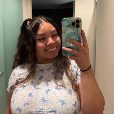 Its__Lidiaax3's profile picture. ΛΠΧ | wcu 💜💛 | 🇭🇳🇬🇹