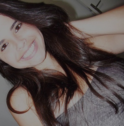 Corajosa, desajeitada, palhaça, ciumenta, desorganizada, orgulhosa e irritante. Sou tudo, menos perfeita, prazer Caroline do prado verçosa (: