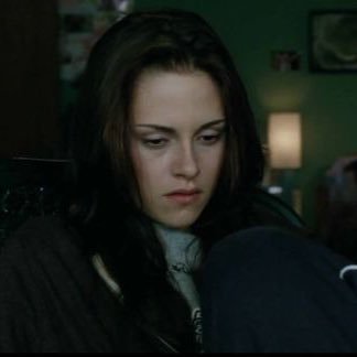em situação de bella swan quieta inexpressiva parada no tempo em lua nova • ela/dela