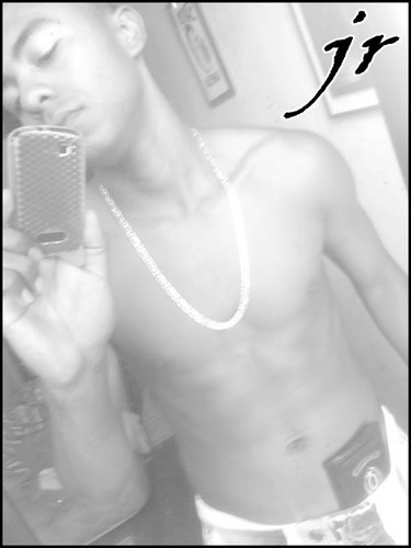quem me vê, me vê sorrindo, e vai ser sempre assim♫♪http://t.co/0JaU7RWqks