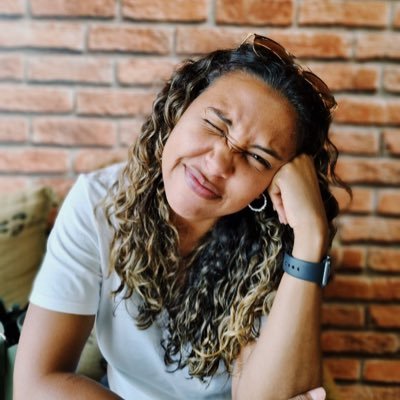 eu, eu mesma e a moça que mora na minha cabeça