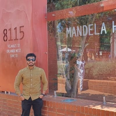 | Centre Politics | Techie | Proud Indian first 🇮🇳 baaki sab next| Hindu but not Sanghi | Nationalist🇮🇳 not Saffronist |
and i make typos... 😁