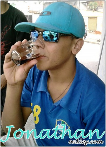 Jonathan Silva Santos,16anos,Funkeiro nato,Santista,moro na zona leste aonde resideem so os loucos ♪♫ Menino Mulherengo♪♫