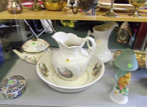 Oakwood Estate Sales believes in catering to our customers, we carry vintage, collectibles, and antiques items we do treasure hunts for items that is required.