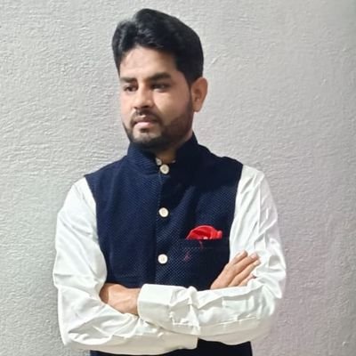 ॐ त्र्यम्बकं यजामहे सुगन्धिं पुष्टिवर्धनम् ।
उर्वारुकमिव बन्धनान् मृत्योर्मुक्षीय मामृतात् ॥
#हर_हर_महादेव 🚩
#रण_में_भगवाधारी🚩
#विki✍