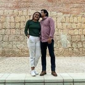 Gusto por la filosofía, un poco de sarcasmo, música, el  mezcal y el café 
El individuo bien equilibrado, está loco.