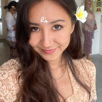 VoguishDoodles's profile picture. beach walker, buyer, painter, now singer-songwriter.