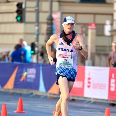 Je marche 20km comme ça, juste pour rigoler. Champion de France espoir du 20km marche.