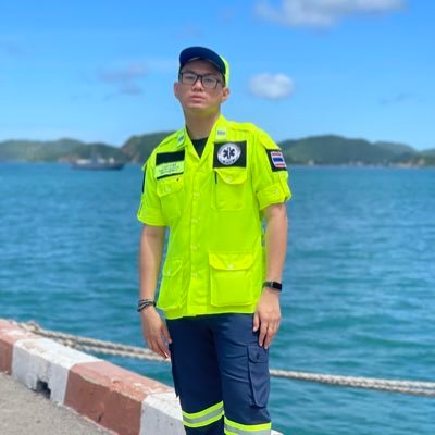 ppak_poom's profile picture. "อย่าปรุงก๋วยเตี๋ยว...ในชามคนอื่น"