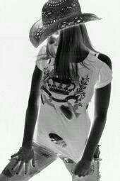 karrikarebear's profile picture. 