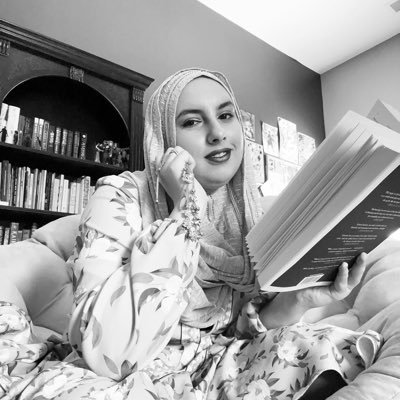 books give me o p i n i o n s (gasp!) | 24 | capricorn | queer muslim 🇪🇬🇺🇸 (she/her) | i write shit too | cr: meh something or other lmao