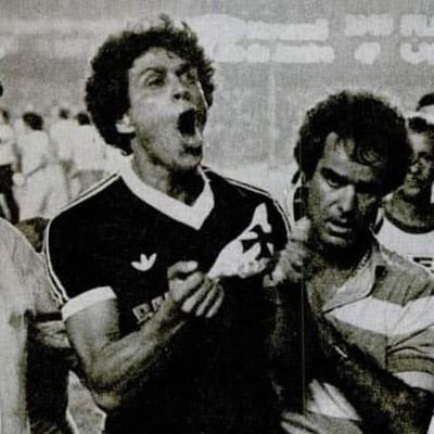 filho meu não inveja o homem violento e nem segue nenhum dos seus caminhos. jornalista pela UFAM, historiador em formação, e muito, muito vasco