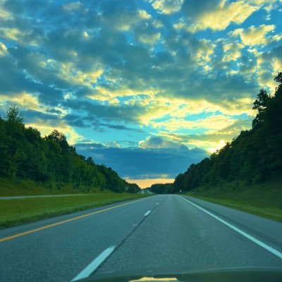 salrasheed6's profile picture. الطيب يجبرني على ردة الطيب                  واللي تردى ما ترديت مثله.                     يحدني للطيب سلم و مواجيب                  وكلن يعود ساعة الضيق لاصله