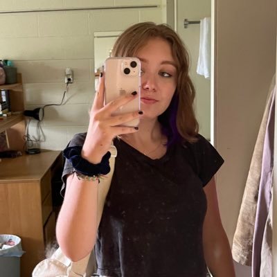 larri_is_sleepy's profile picture. 