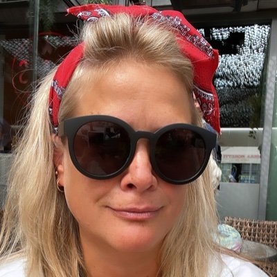 Louzzie's profile picture. 