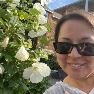 (she/her)🌲🐾 I live in traditional unceded territory of the Anishinabewaki ᐊᓂᔑᓈᐯᐗᑭ, Kanienʼkehá꞉ka (Mohawk) and Omàmìwininìwag (Algonquin) Peoples.