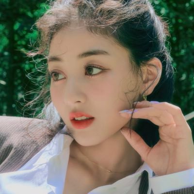 don't talk to me if it's not about jihyo | she/her 19
