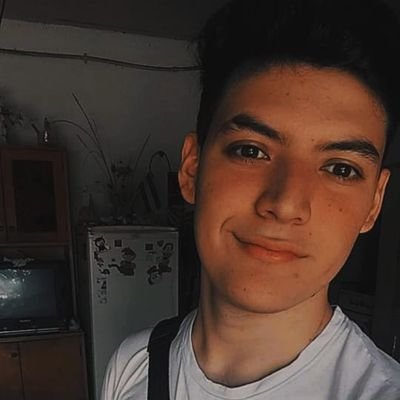 Me gusta cantar 😜 tocar la guitarra 🎸 escuchar música 🎧🎶 hacer mucho deporte 😍 tengo 21 años 😜 soy re piola hablen 😜